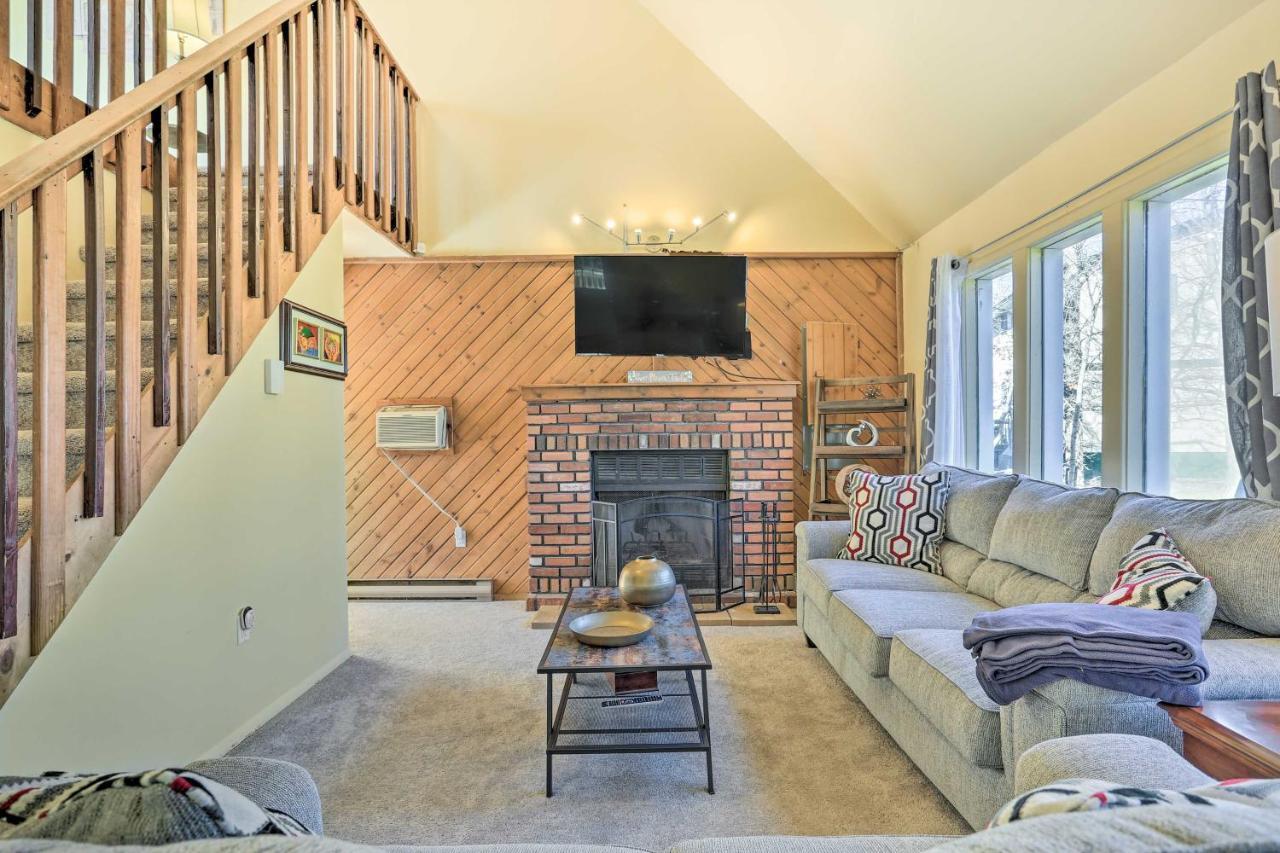 Peaceful Poconos Home With Lake And Pool Access! Long Pond エクステリア 写真