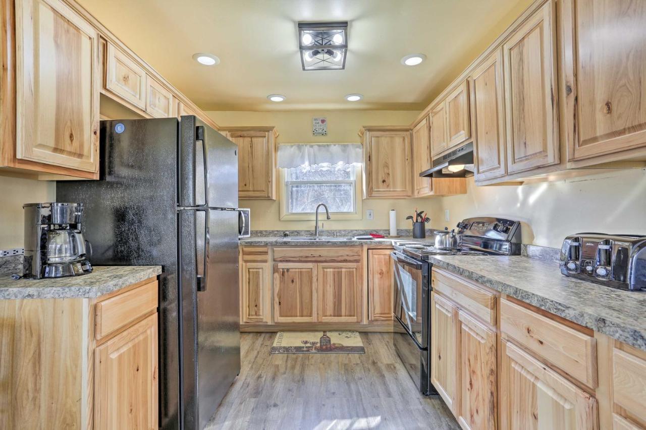 Peaceful Poconos Home With Lake And Pool Access! Long Pond エクステリア 写真