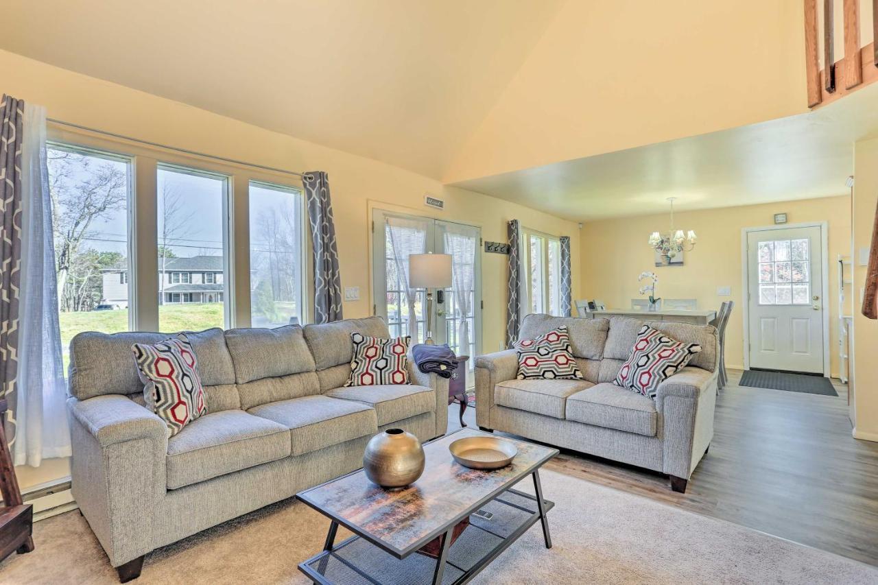 Peaceful Poconos Home With Lake And Pool Access! Long Pond エクステリア 写真