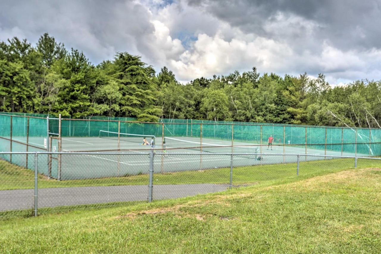 Peaceful Poconos Home With Lake And Pool Access! Long Pond エクステリア 写真