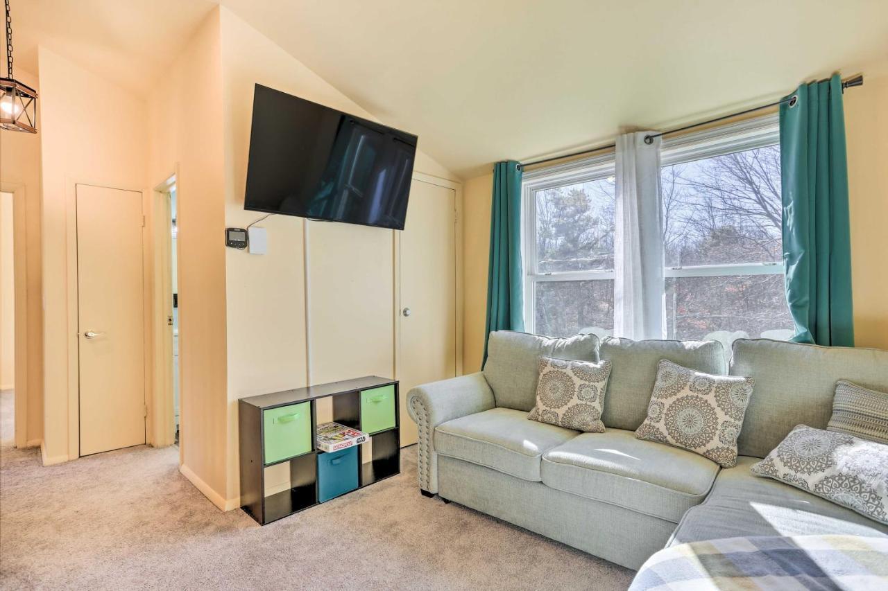 Peaceful Poconos Home With Lake And Pool Access! Long Pond エクステリア 写真