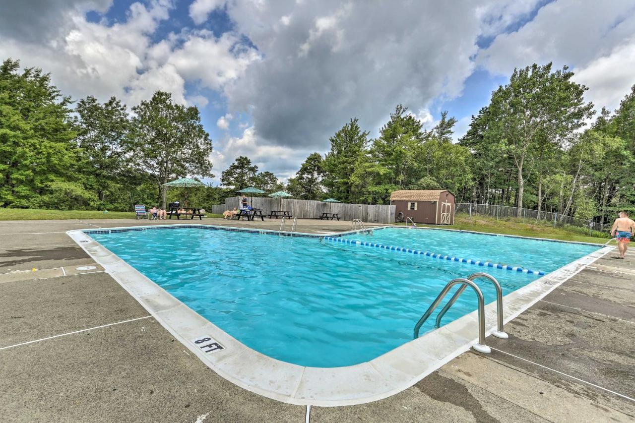 Peaceful Poconos Home With Lake And Pool Access! Long Pond エクステリア 写真