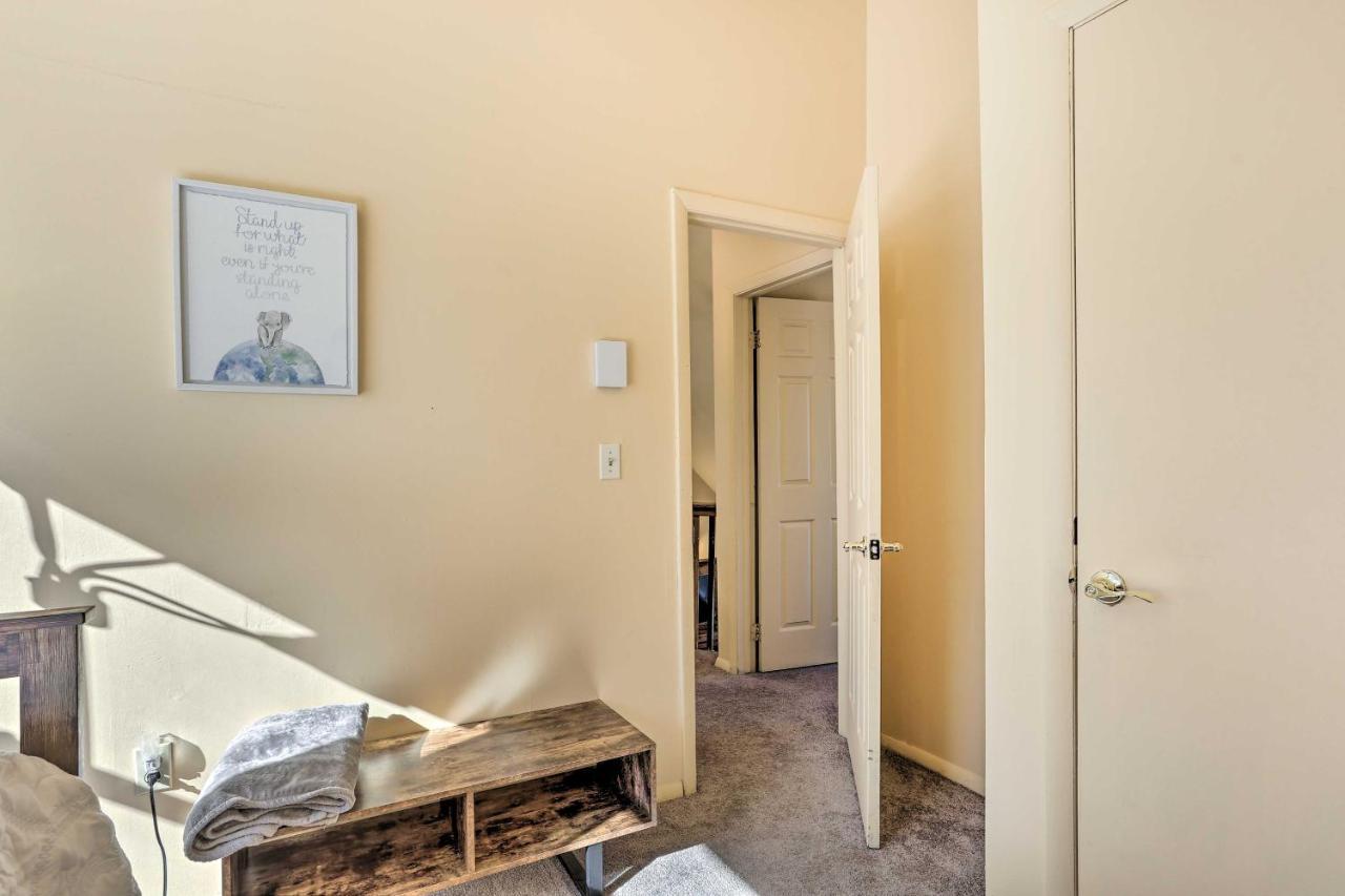 Peaceful Poconos Home With Lake And Pool Access! Long Pond エクステリア 写真