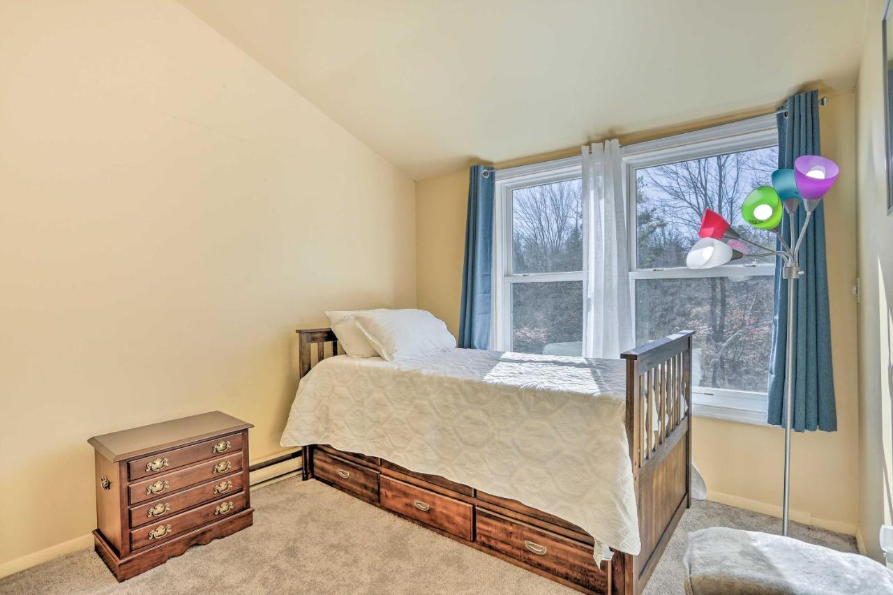 Peaceful Poconos Home With Lake And Pool Access! Long Pond エクステリア 写真